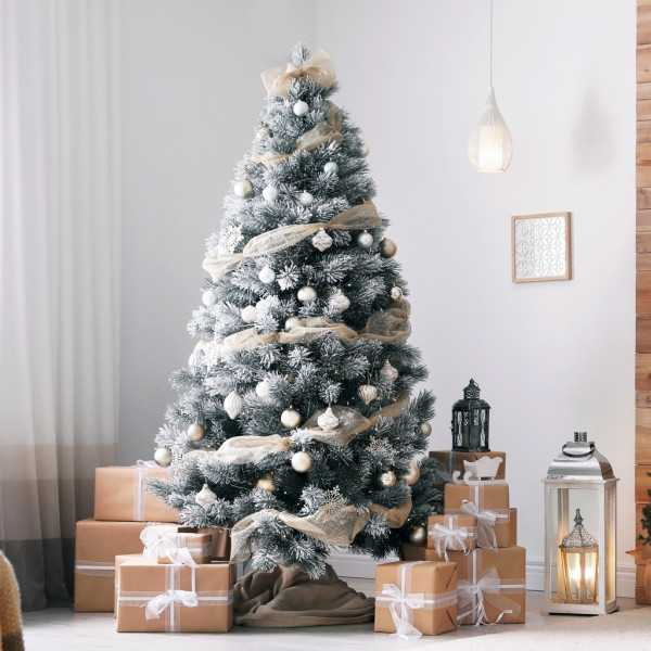 Come scegliere un albero di Natale artificiale ma realistico - Blog Brico  Casa