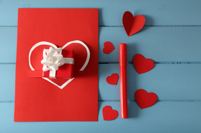 Un box personalizzato con regali per il giorno di San Valentino
